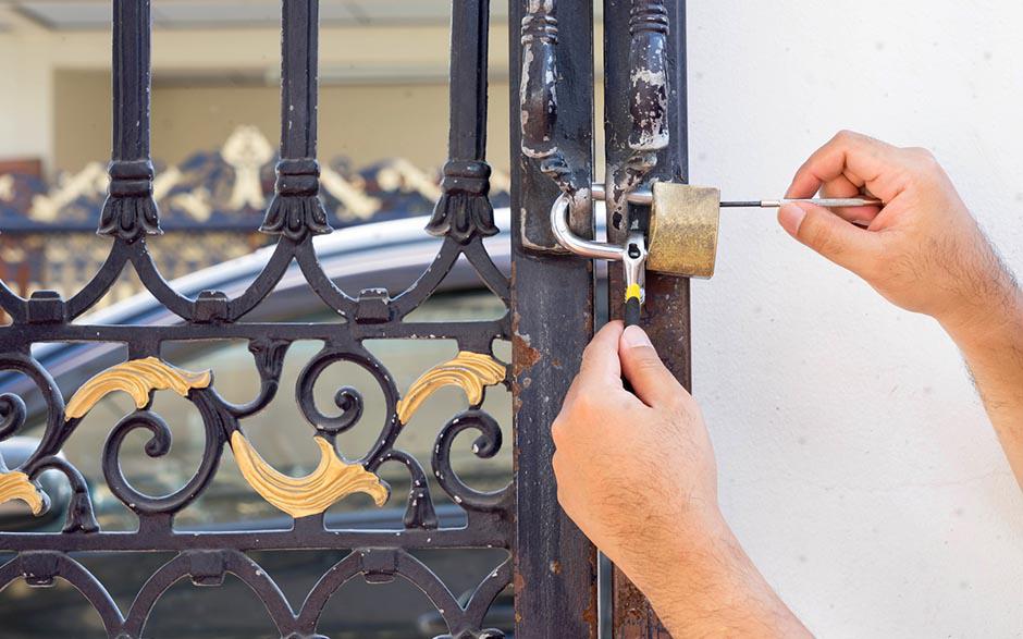 ouverture de porte claquée serrurier Chessy